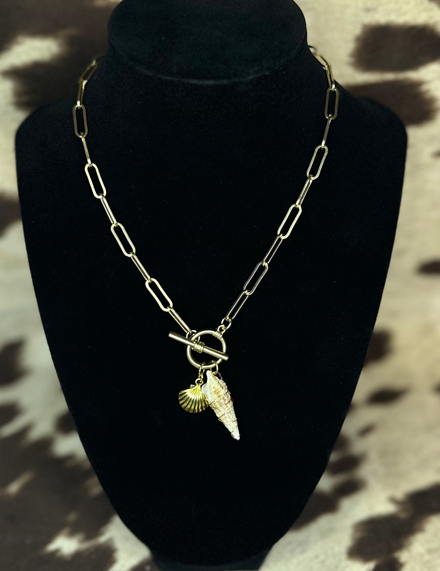 Sandy kisses necklace