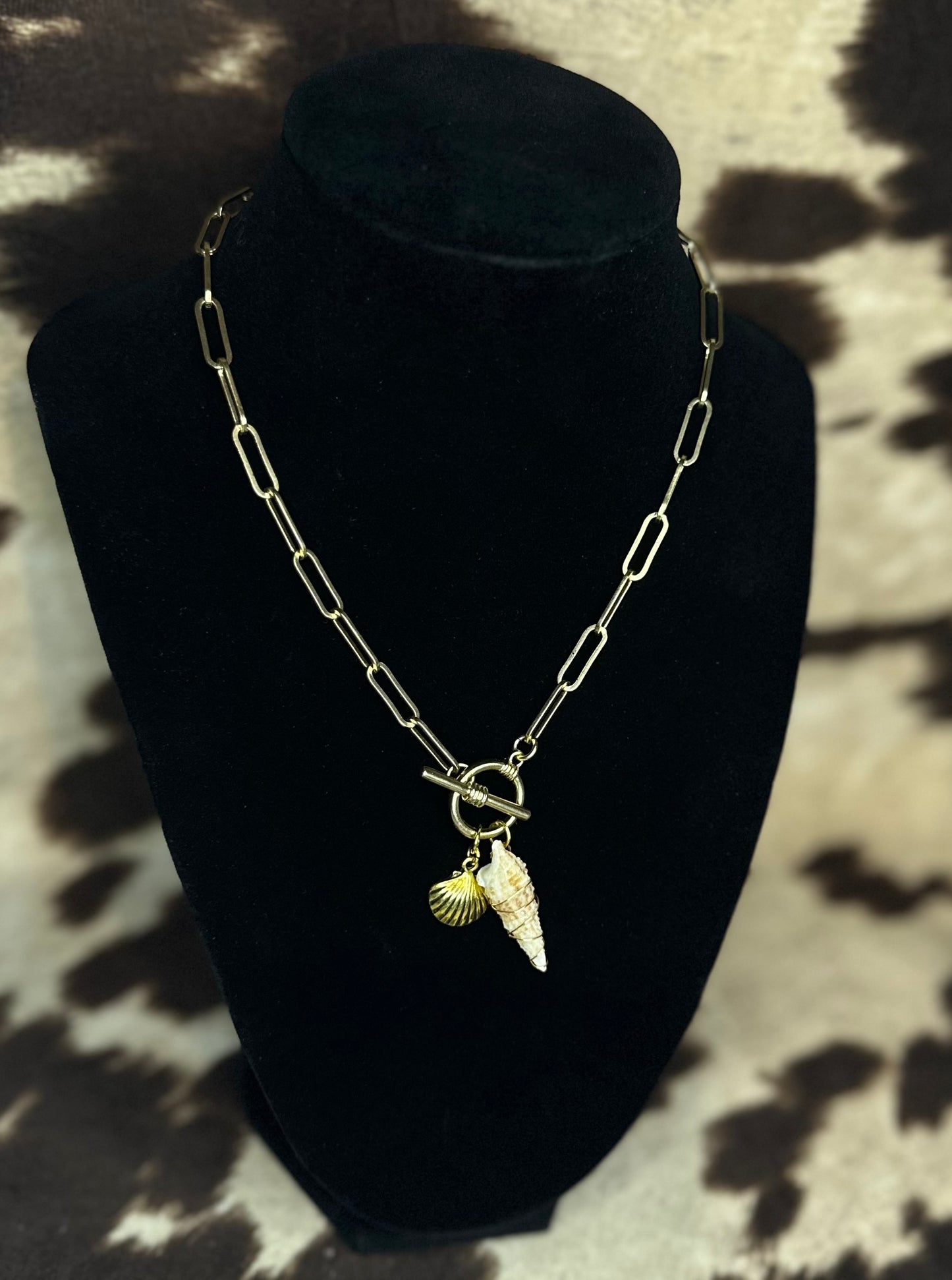 Sandy kisses necklace