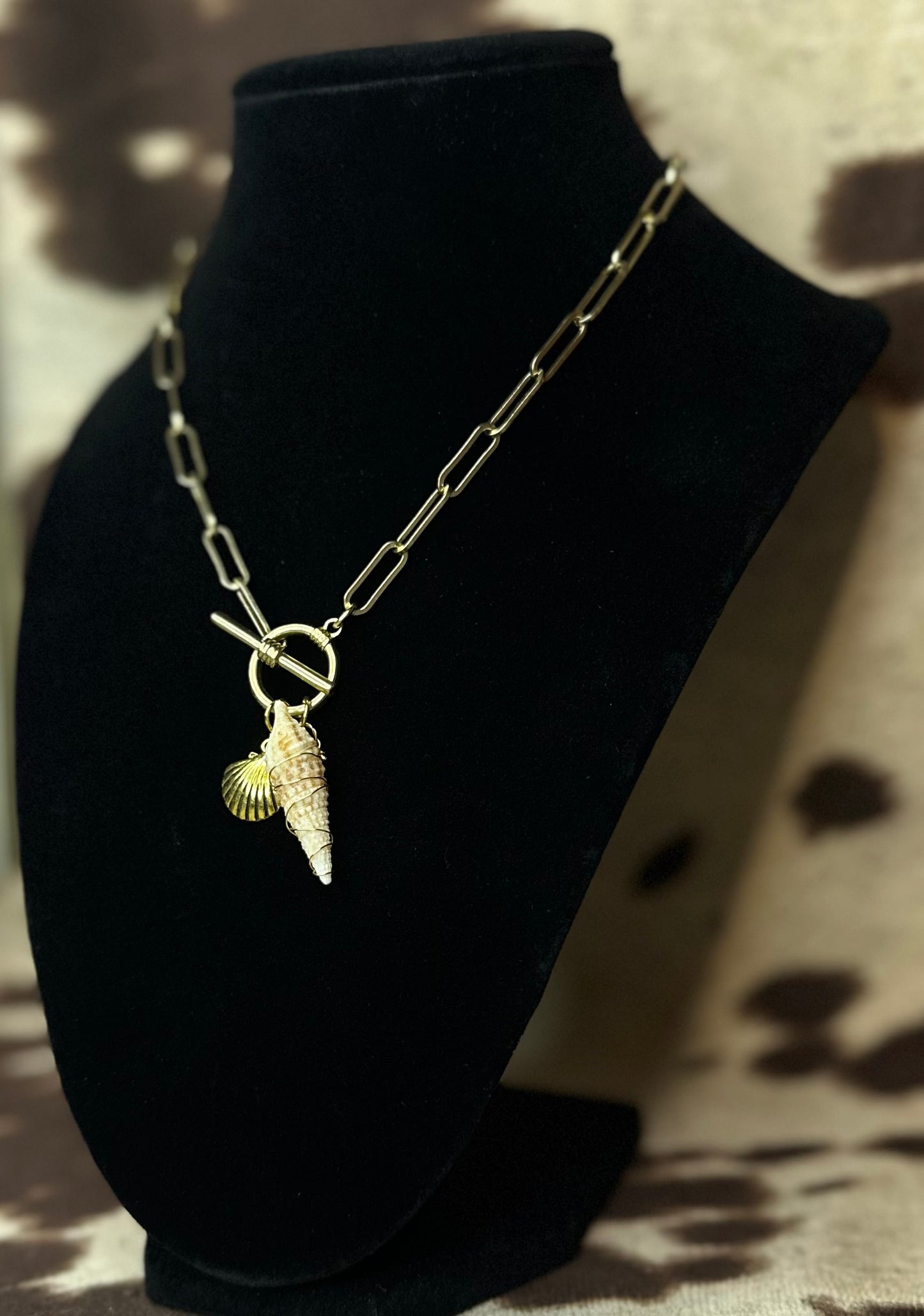 Sandy kisses necklace